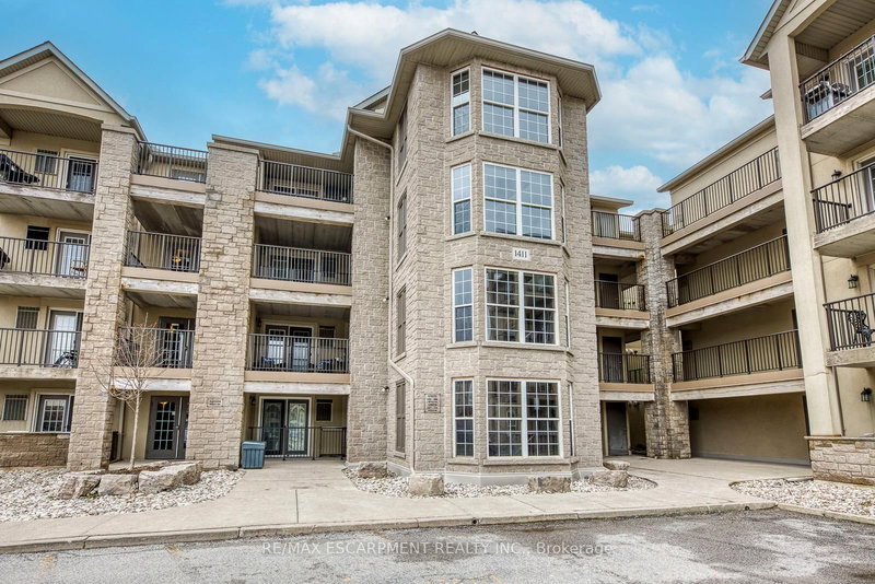 home for lease on 302-1411 Walkers Line