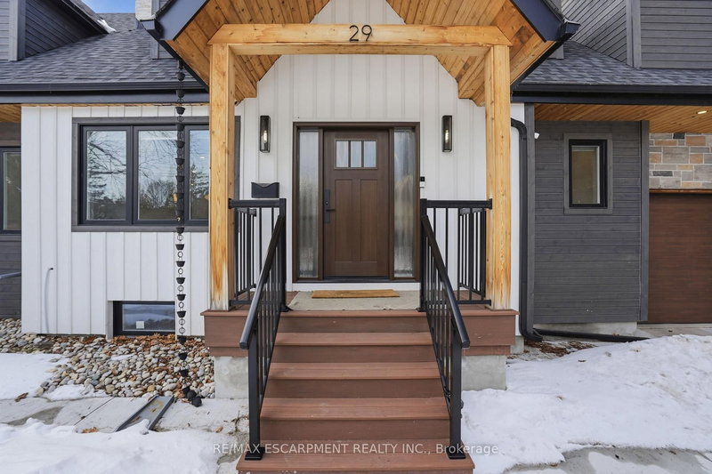 29 Pinewood Tr, Mississauga, L5G 2L2 | Image 3