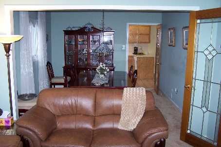 36 Allenhead Cres, Brampton, L6Z4J2 | Image 2