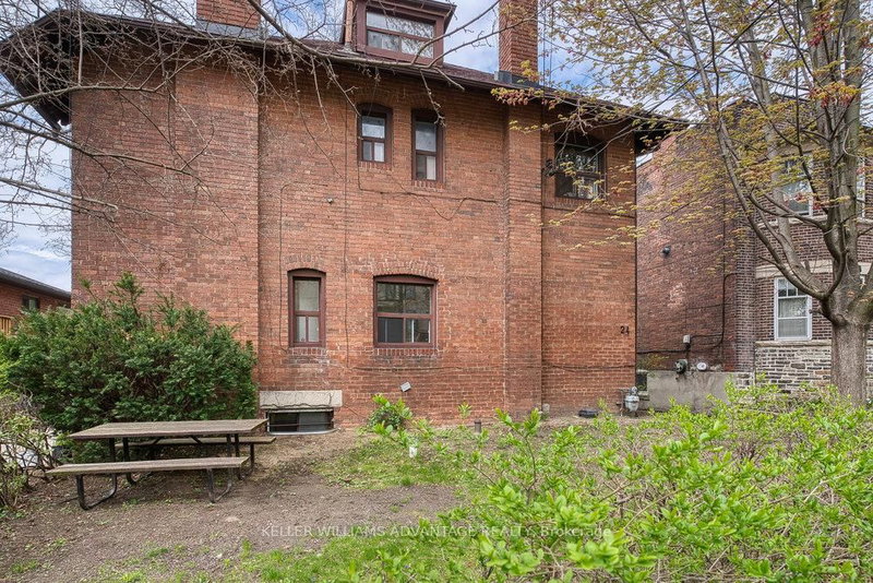 24 Indian Road Cres, Toronto, M6P 2G1 | Image 2