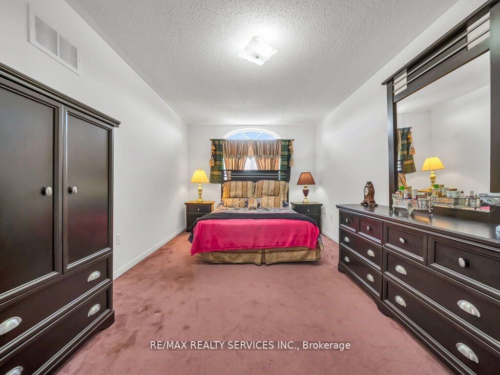 Detached House for sale at 118 Queen Mary Drive, Brampton, Ontario, L7A 2R5 - Fletcher's Meadow - MLS: W12967178