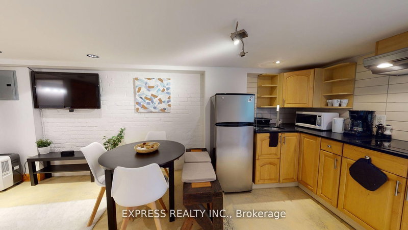 Lower - 146 Blackthorn Ave, Toronto, M6N 3H8 | Image 3