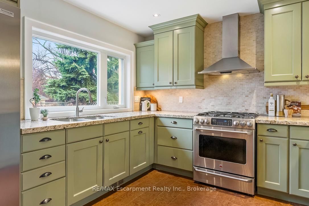 Detached House for sale at 1071 Melvin Avenue, Oakville, Ontario, L6J 2V8 - Morrison - MLS: W12967236