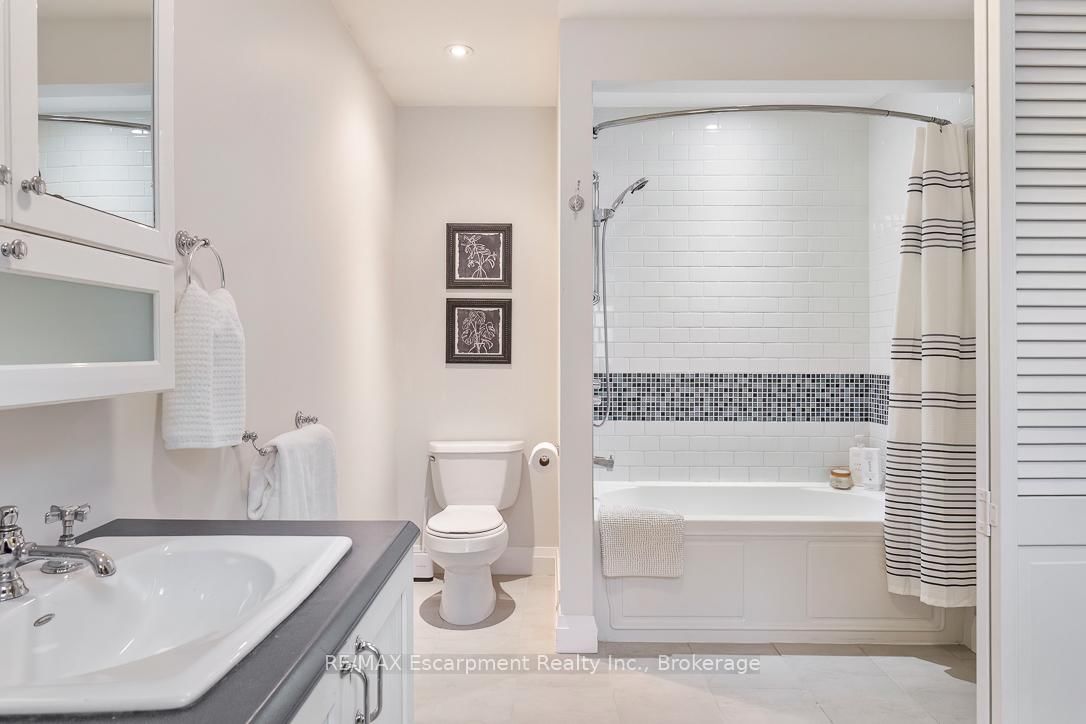 Detached House for sale at 1071 Melvin Avenue, Oakville, Ontario, L6J 2V8 - Morrison - MLS: W12967236