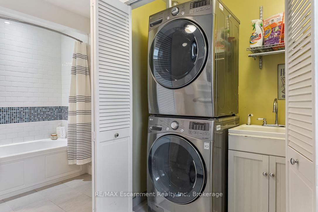 Detached House for sale at 1071 Melvin Avenue, Oakville, Ontario, L6J 2V8 - Morrison - MLS: W12967236