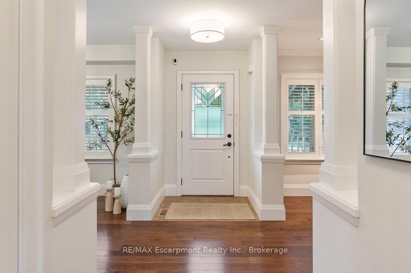 1071 Melvin Ave, Oakville, L6J 2V8 | Image 3