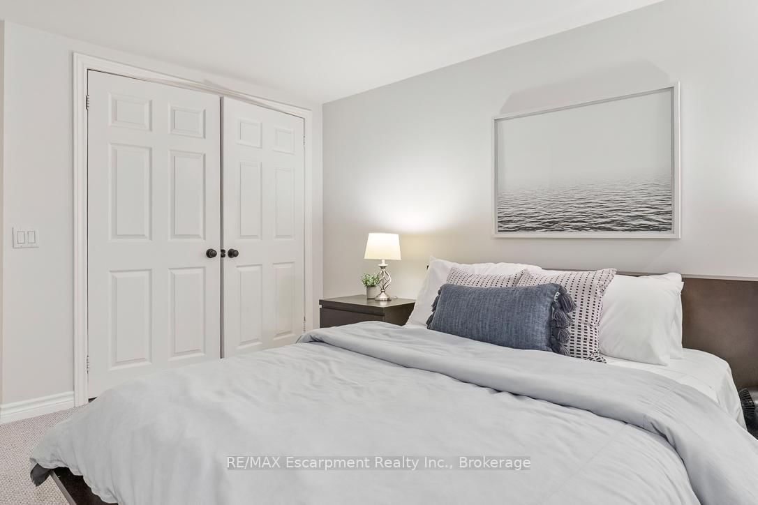 Detached House for sale at 1071 Melvin Avenue, Oakville, Ontario, L6J 2V8 - Morrison - MLS: W12967236