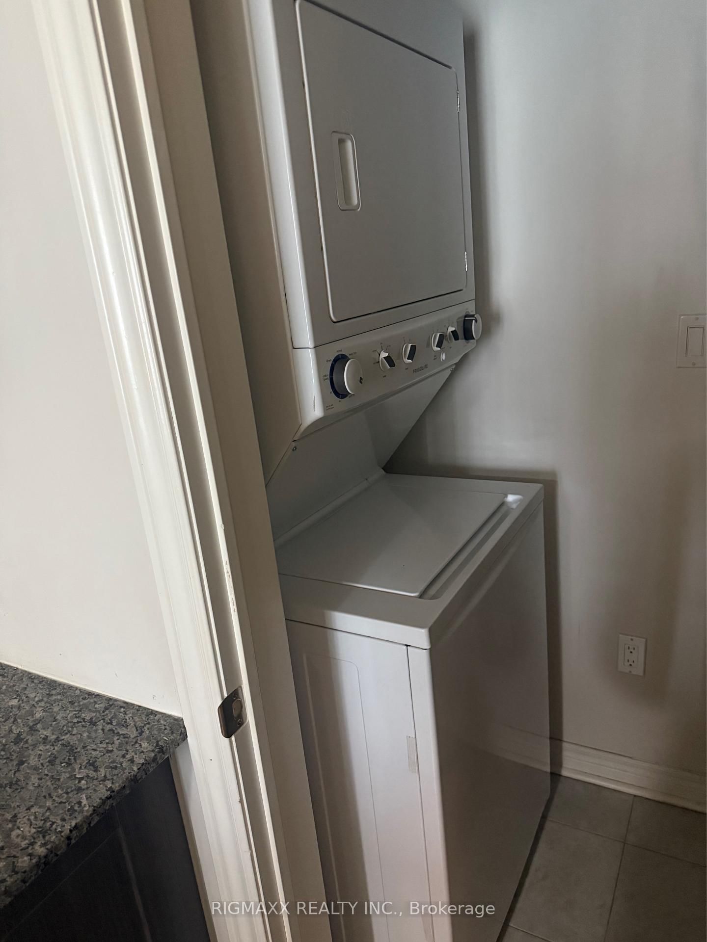 Condo for sale at 222-33 Whitmer Street, Milton, Ontario, L9T 0R5 - Scott - MLS: W12967274