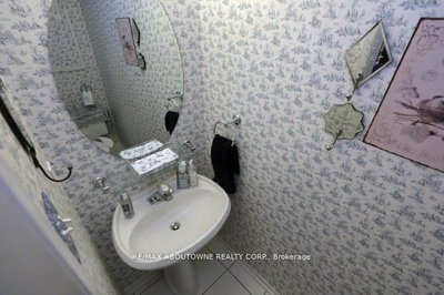 1175 Treetop Terrace, Oakville, Ontario image-0-4