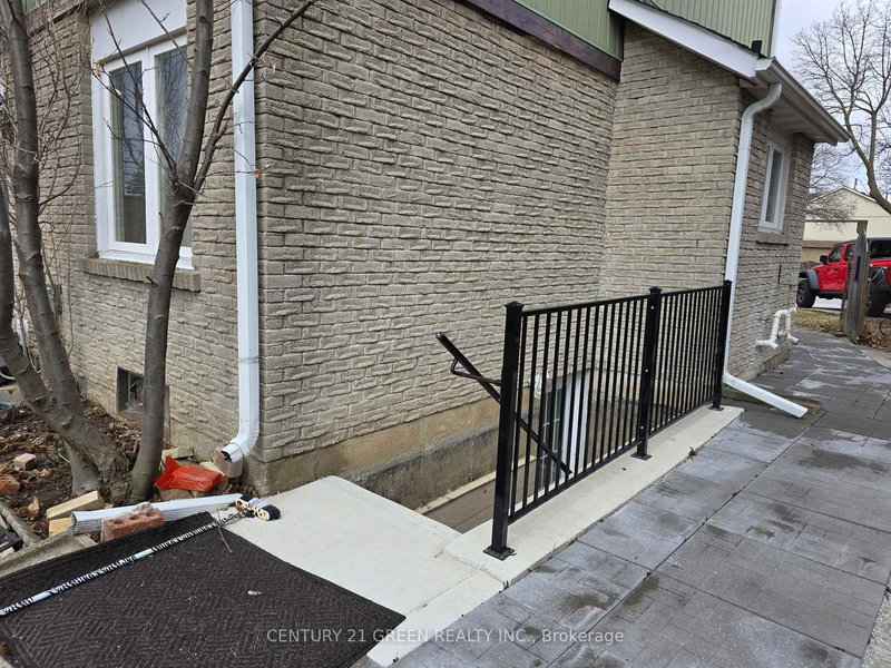 Bsmt - 34 Terryhill Sq, Brampton, L6Z 1N1 | Image 2