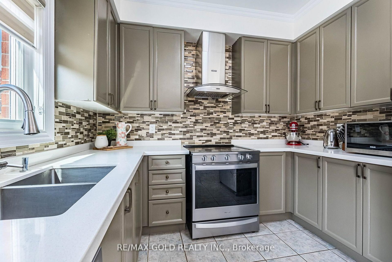 Detached House for sale at 26 Waterdale Road, Brampton, Ontario, L7A 1S3 - Fletcher's Meadow - MLS: W12967594