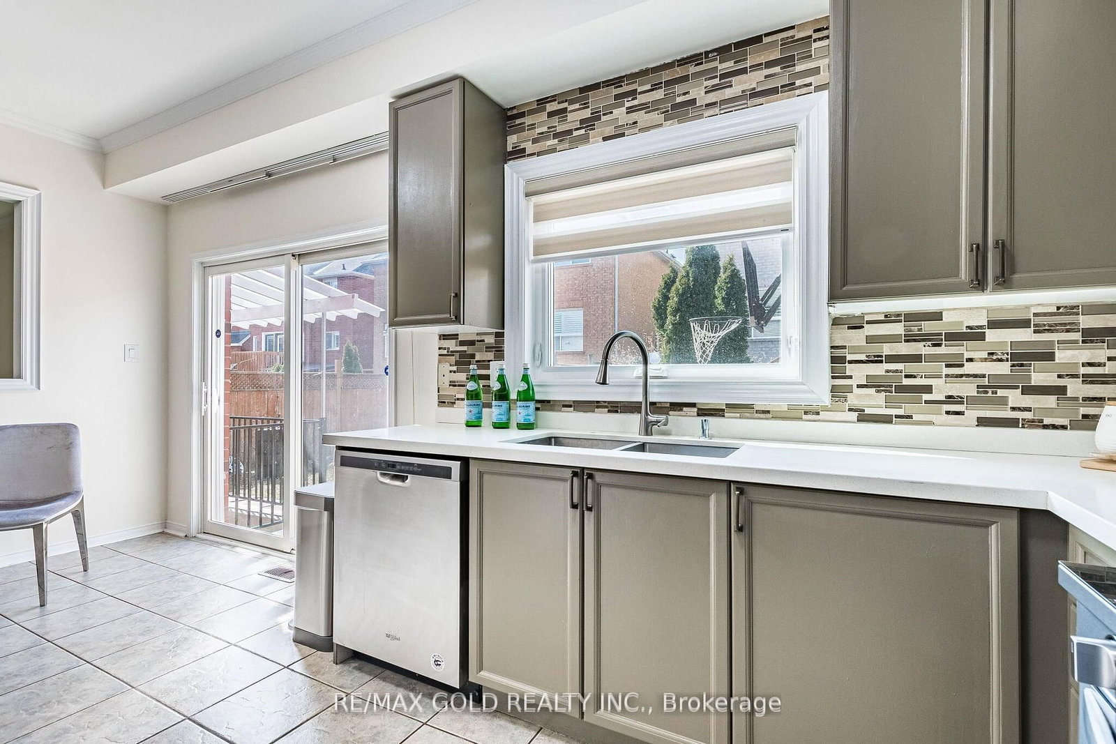 Detached House for sale at 26 Waterdale Road, Brampton, Ontario, L7A 1S3 - Fletcher's Meadow - MLS: W12967594