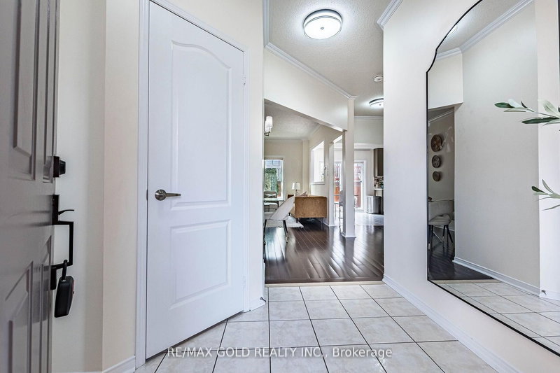 26 Waterdale Rd, Brampton, L7A 1S3 | Image 3