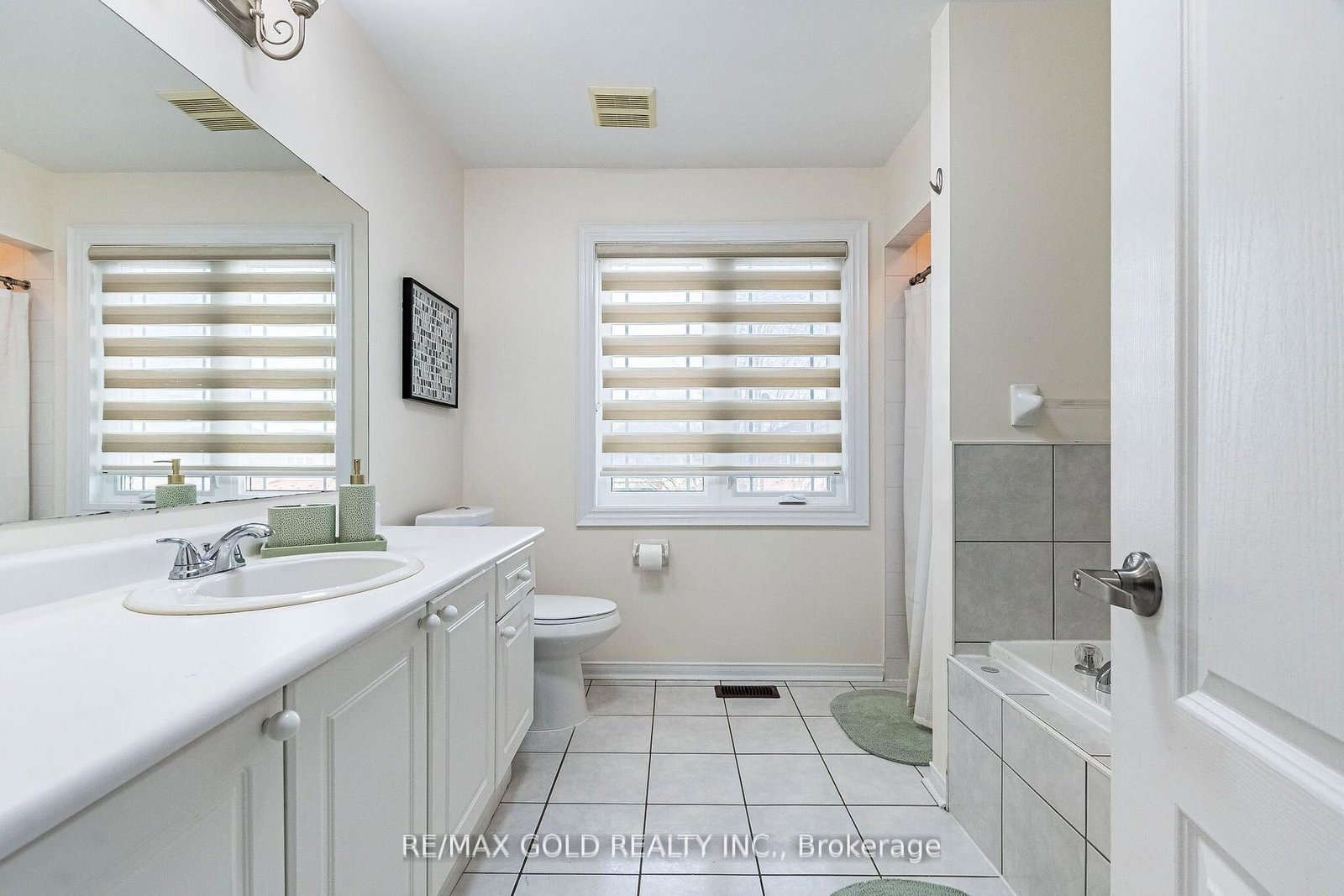 Detached House for sale at 26 Waterdale Road, Brampton, Ontario, L7A 1S3 - Fletcher's Meadow - MLS: W12967594