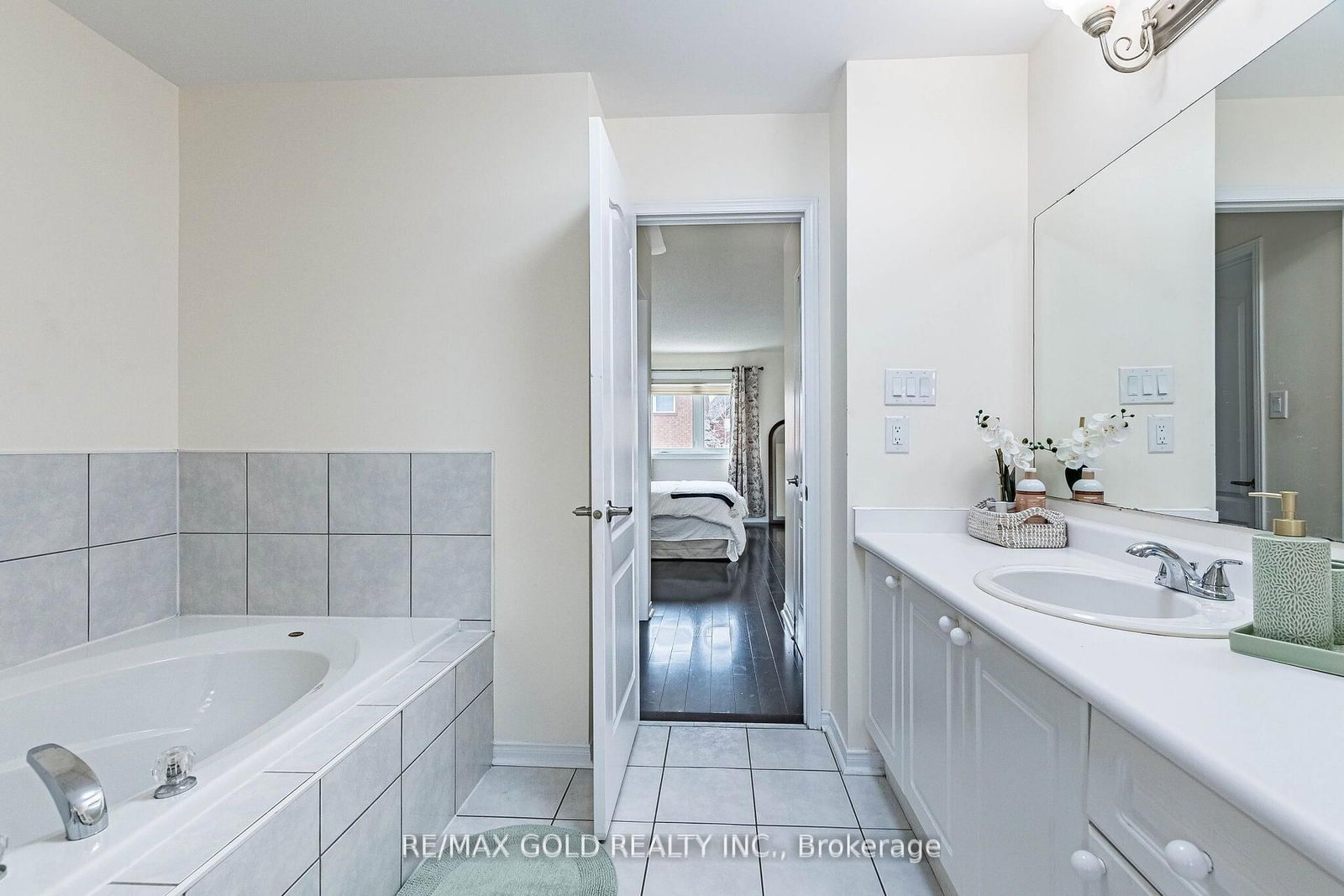 Detached House for sale at 26 Waterdale Road, Brampton, Ontario, L7A 1S3 - Fletcher's Meadow - MLS: W12967594