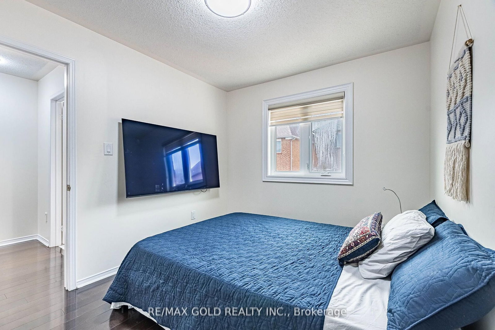 Detached House for sale at 26 Waterdale Road, Brampton, Ontario, L7A 1S3 - Fletcher's Meadow - MLS: W12967594