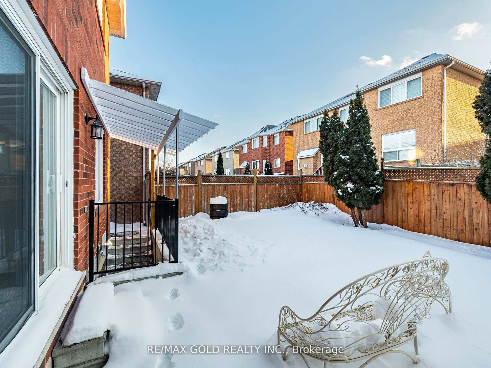 Detached House for sale at 26 Waterdale Road, Brampton, Ontario, L7A 1S3 - Fletcher's Meadow - MLS: W12967594