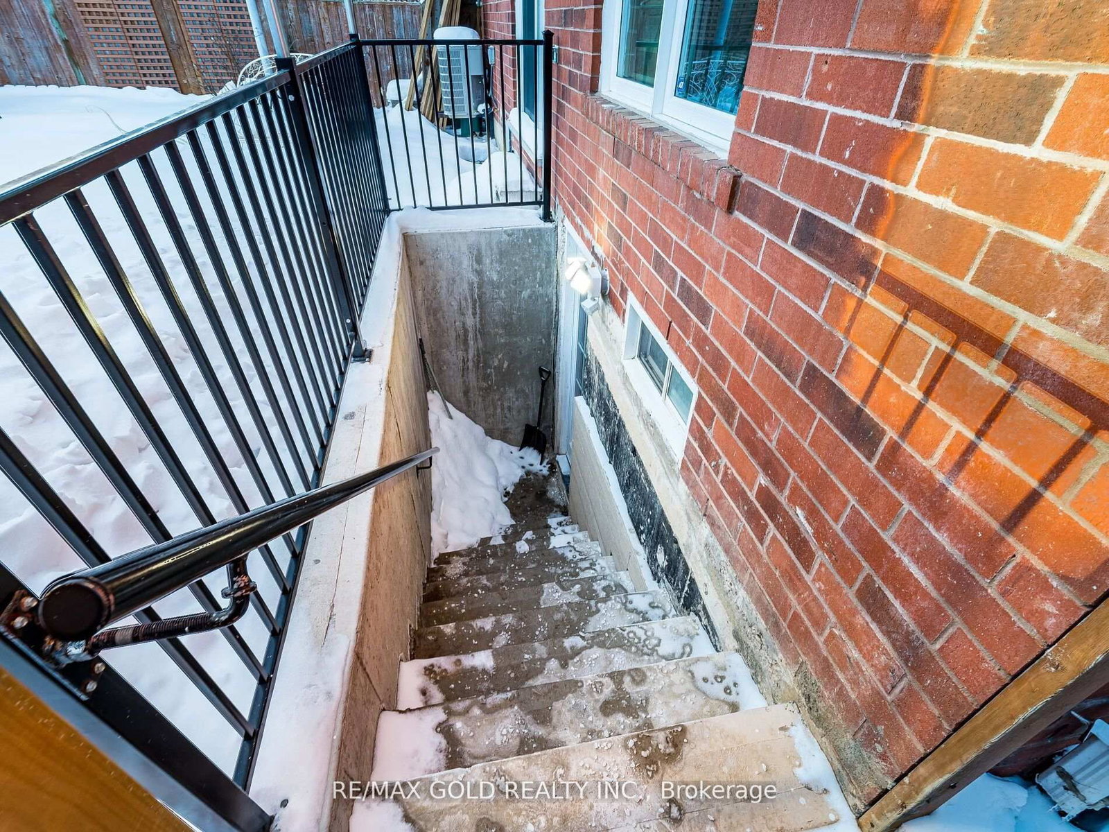 Detached House for sale at 26 Waterdale Road, Brampton, Ontario, L7A 1S3 - Fletcher's Meadow - MLS: W12967594