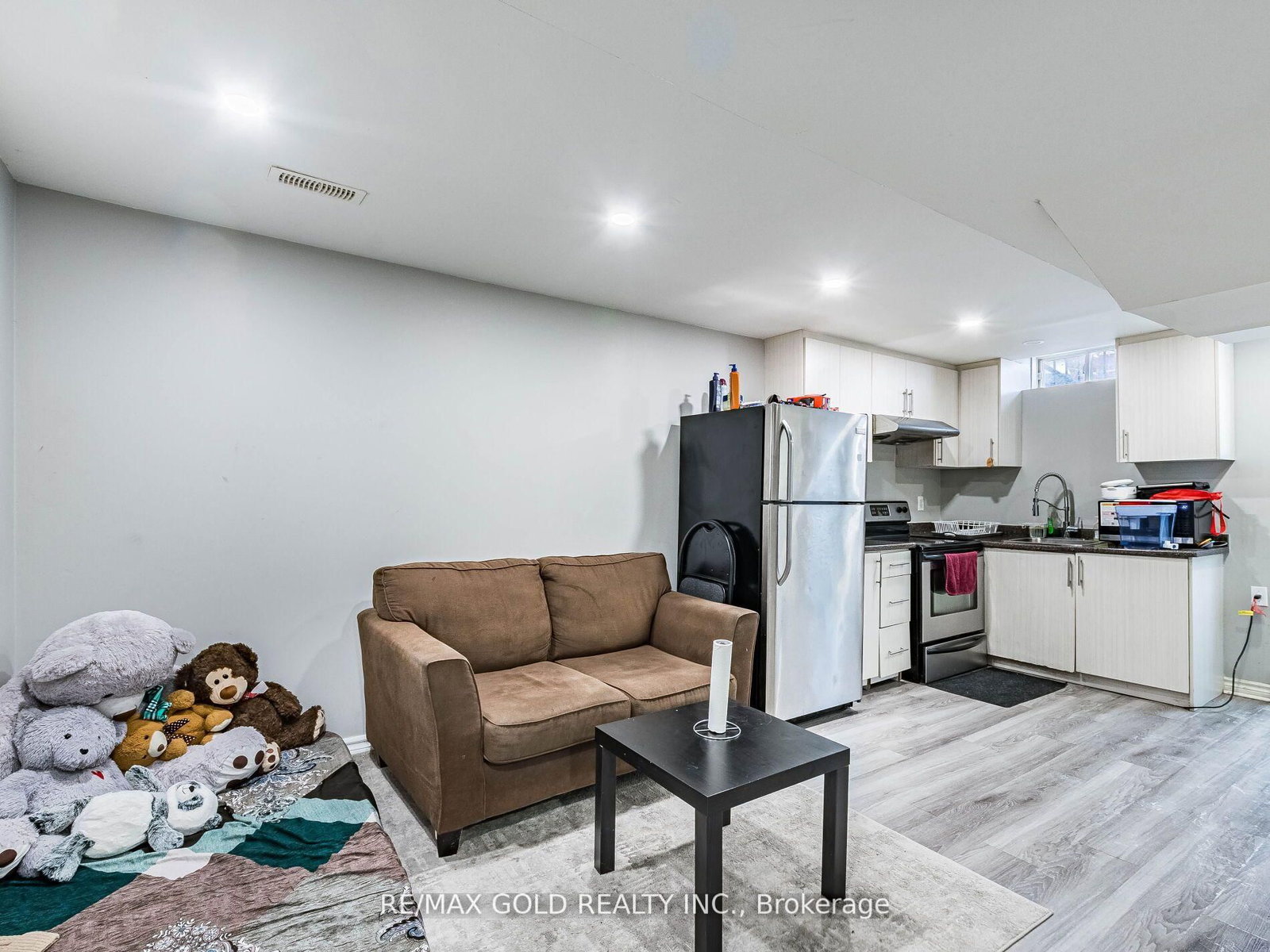 Detached House for sale at 26 Waterdale Road, Brampton, Ontario, L7A 1S3 - Fletcher's Meadow - MLS: W12967594