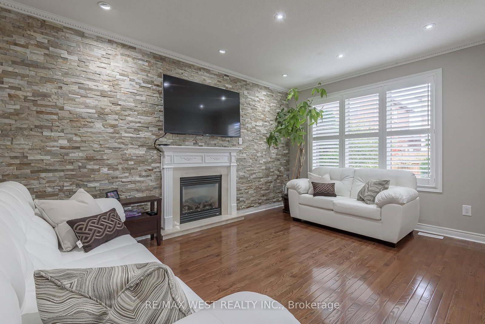 Detached House for sale at 17 Hawkridge Trail, Brampton, Ontario, L6P 2T5 - Brampton East - MLS: W12967644