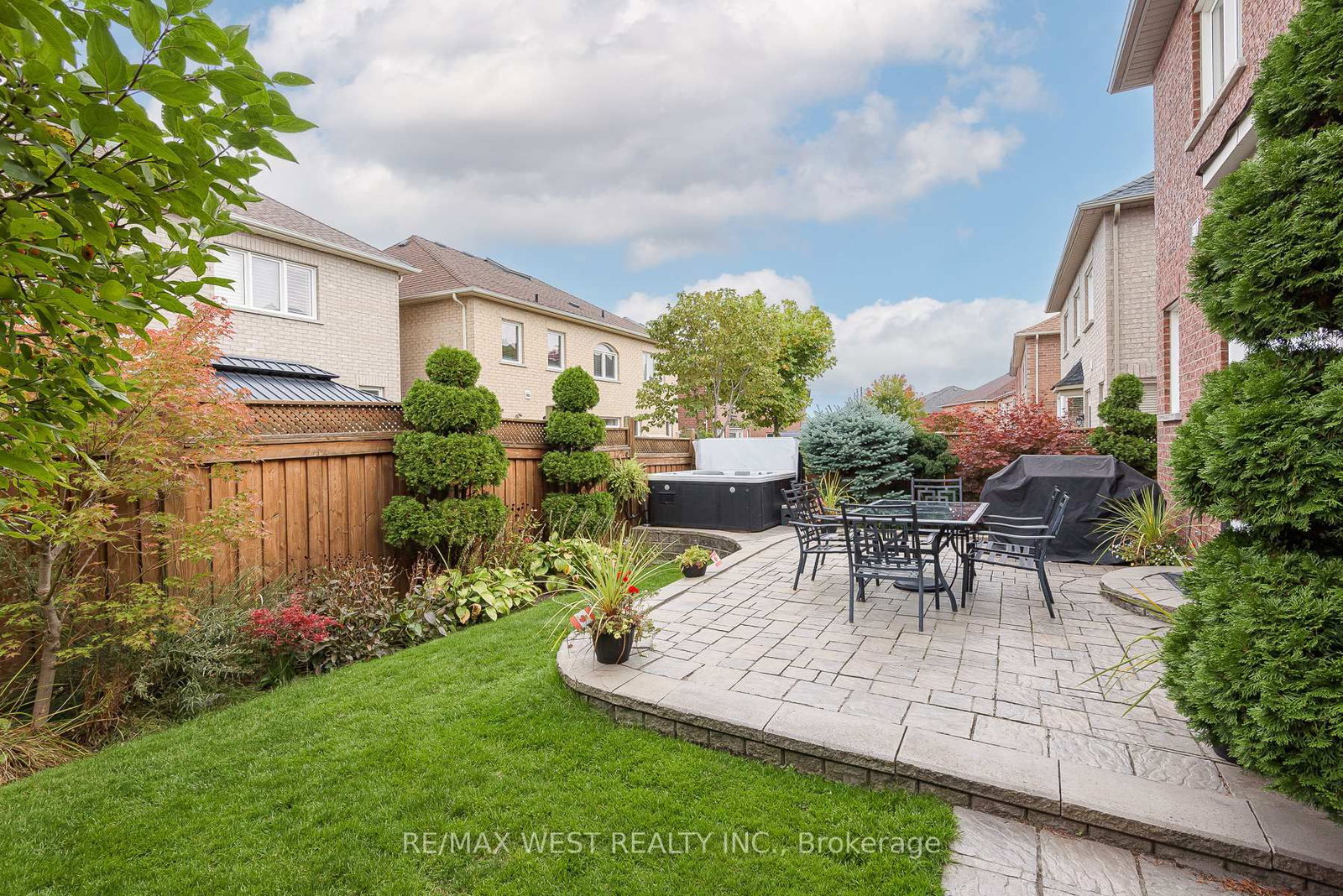 Detached House for sale at 17 Hawkridge Trail, Brampton, Ontario, L6P 2T5 - Brampton East - MLS: W12967644