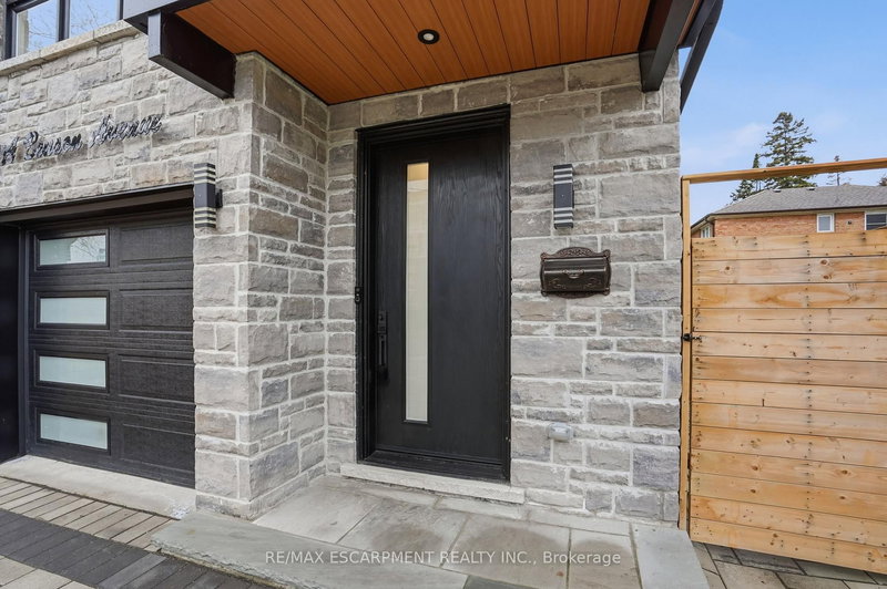 10A Benson Ave, Mississauga, L5H 2P2 | Image 2