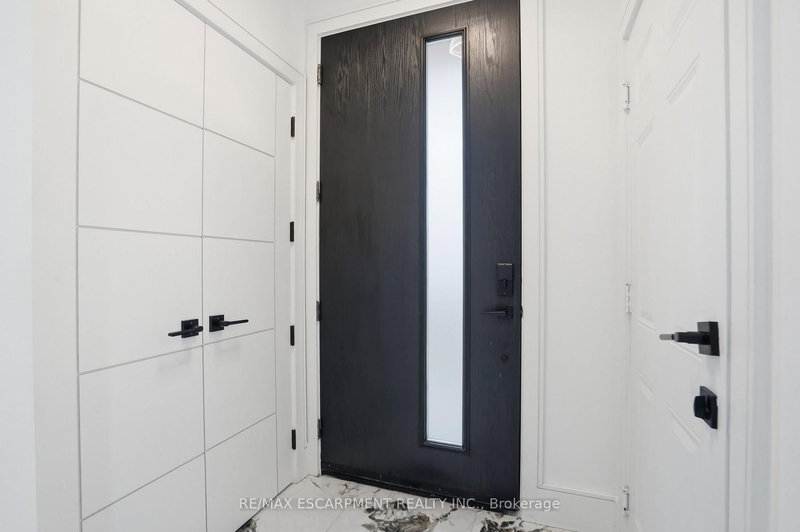 10A Benson Ave, Mississauga, L5H 2P2 | Image 3