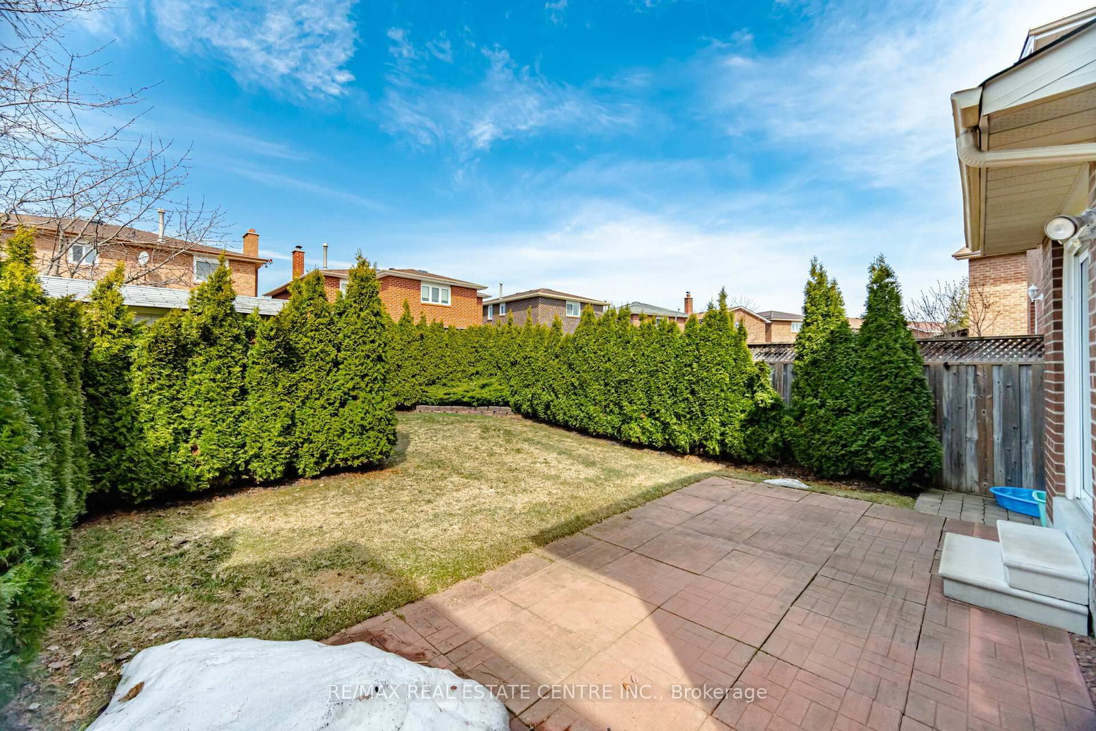 Detached House for sale at 11 Sheringham Street, Brampton, Ontario, L6Z 2P5 - Heart Lake West - MLS: W12967722