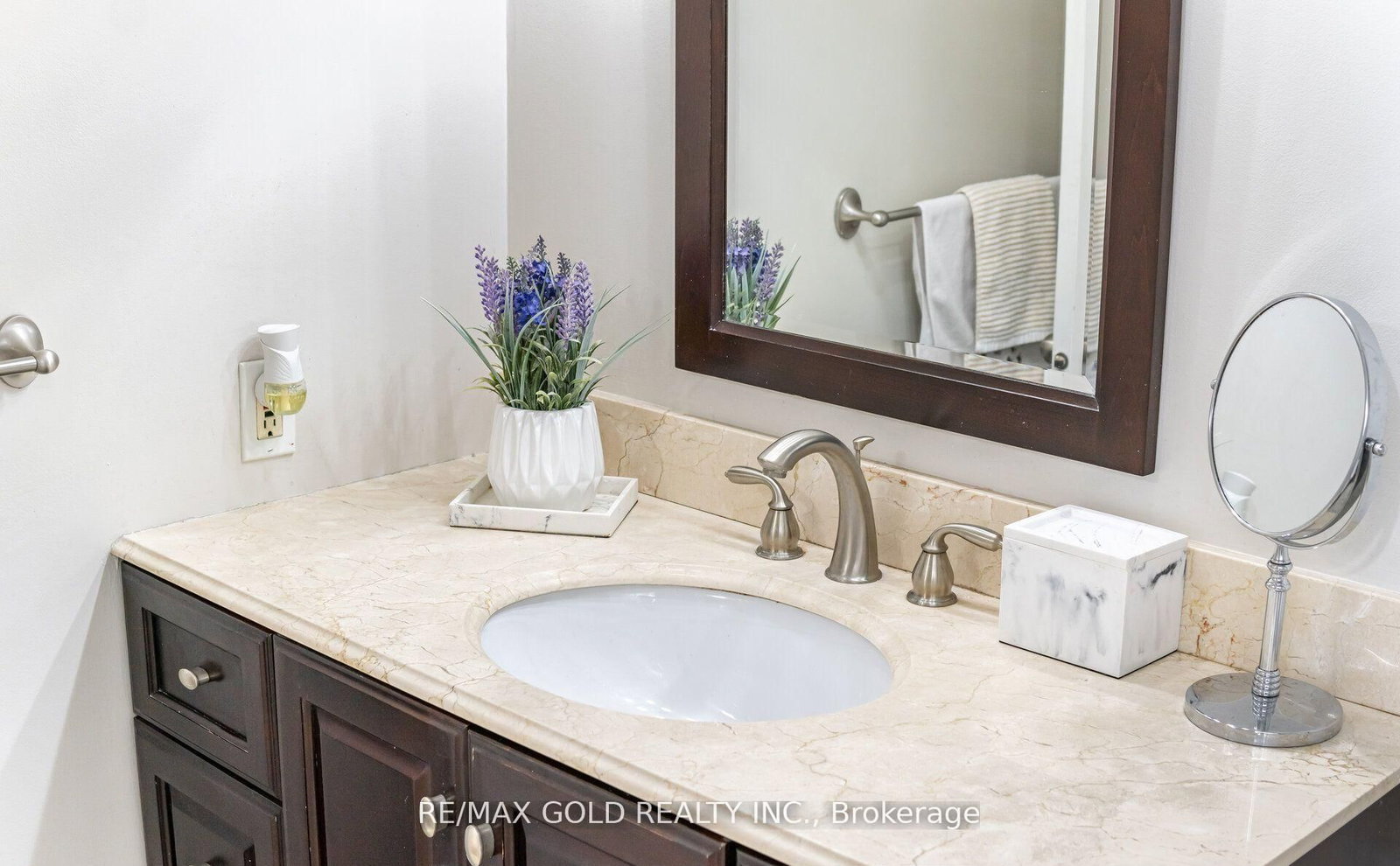 Townhouse for sale at 26 Flemington Drive, Caledon, Ontario, L7C 1B5 - Rural Caledon - MLS: W12967810