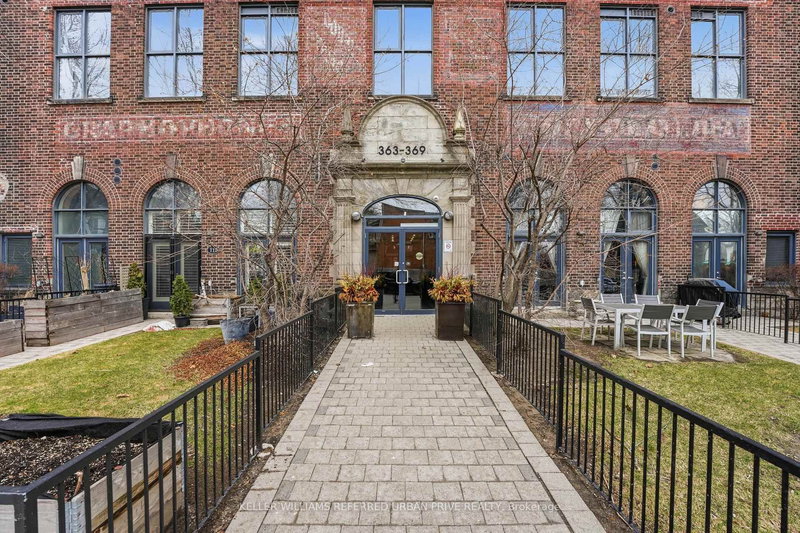 home for lease on PH7-363 Sorauren Avenue