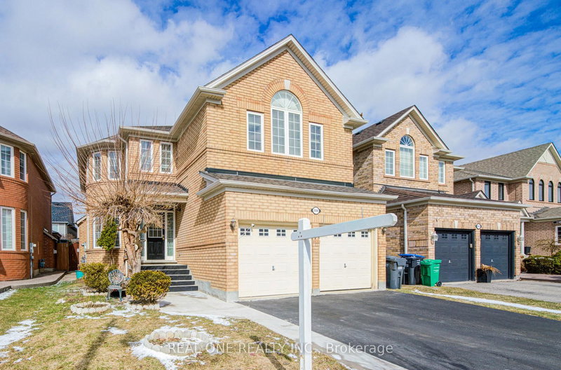 3696 Waterfall Cres, Mississauga, L5N 8G8 | Image 2