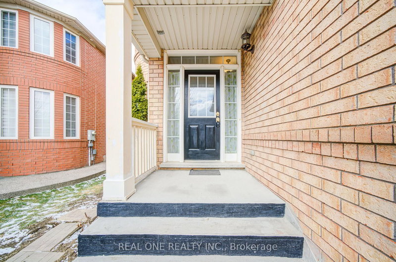 3696 Waterfall Cres, Mississauga, L5N 8G8 | Image 3