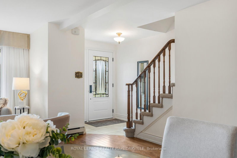 4 - 2066 Brant St, Burlington, L7P 3A6 | Image 2