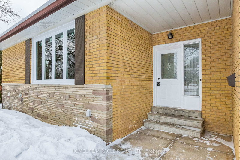 36 Mclaughlin Rd N, Brampton, L6X 1Y5 | Image 2