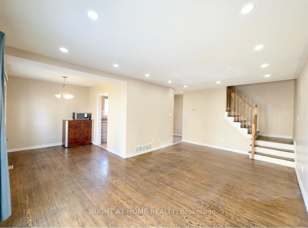 Townhouse for sale at 270 Town House Crescent, Brampton, Ontario, L6W 3C7 - Brampton East - MLS: W12968392