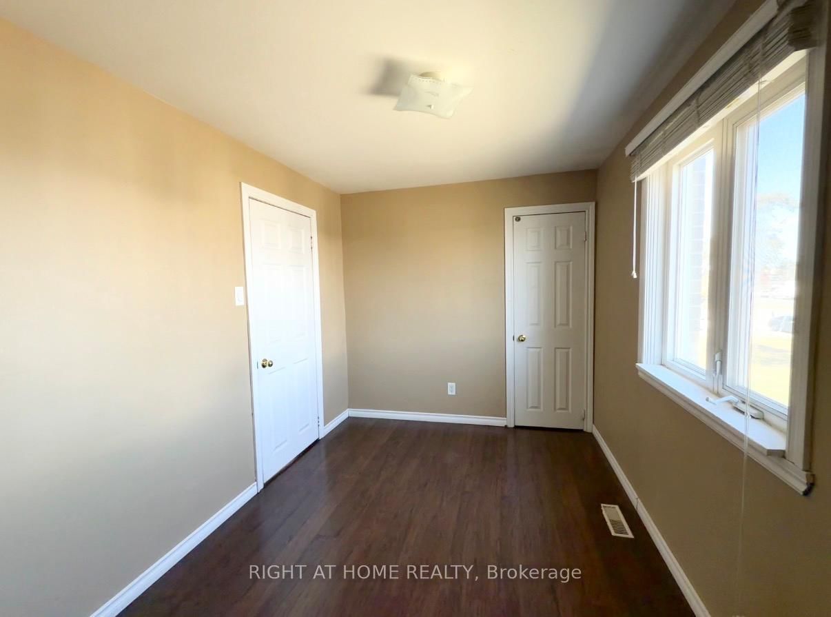 Townhouse for sale at 270 Town House Crescent, Brampton, Ontario, L6W 3C7 - Brampton East - MLS: W12968392