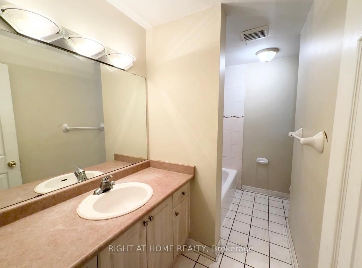 Townhouse for sale at 270 Town House Crescent, Brampton, Ontario, L6W 3C7 - Brampton East - MLS: W12968392