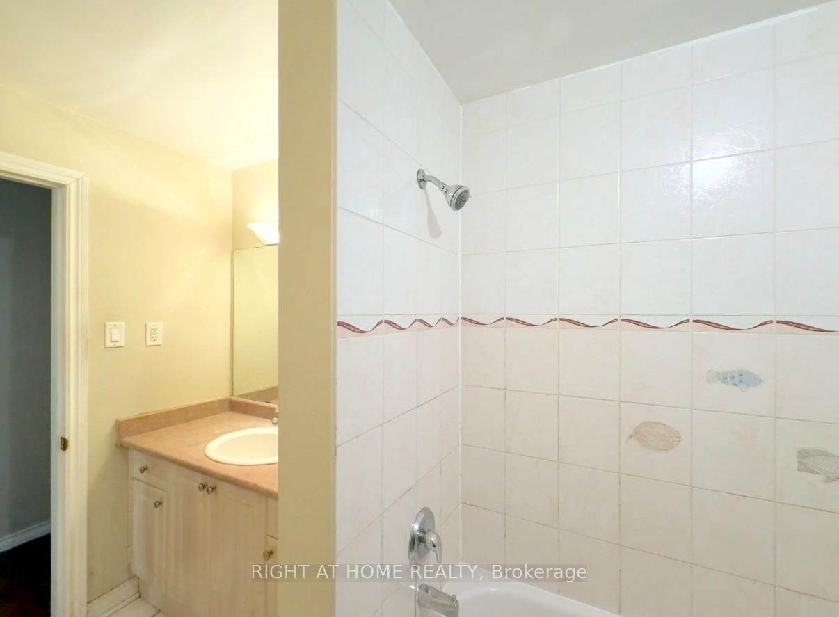 Townhouse for sale at 270 Town House Crescent, Brampton, Ontario, L6W 3C7 - Brampton East - MLS: W12968392