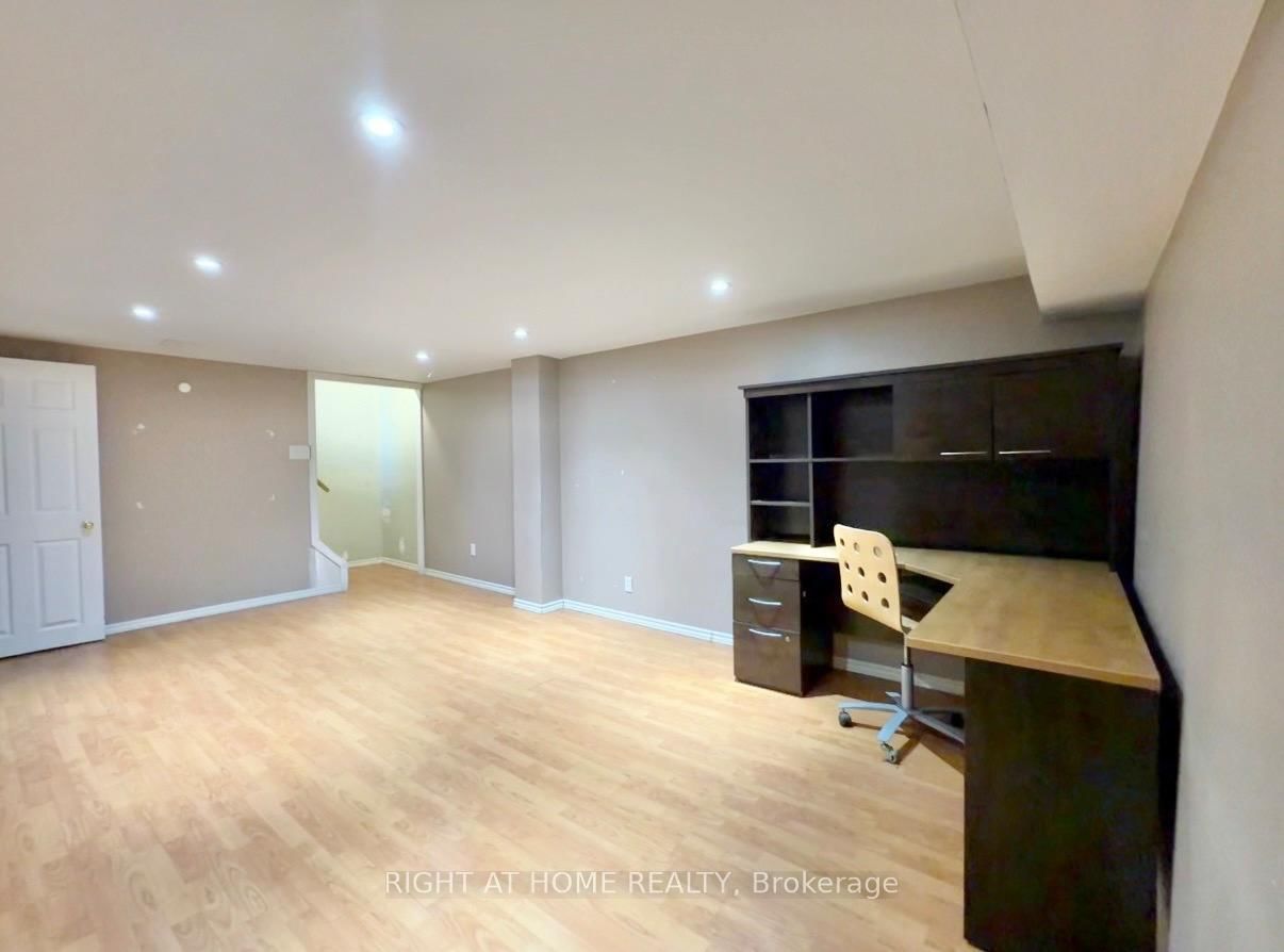 Townhouse for sale at 270 Town House Crescent, Brampton, Ontario, L6W 3C7 - Brampton East - MLS: W12968392