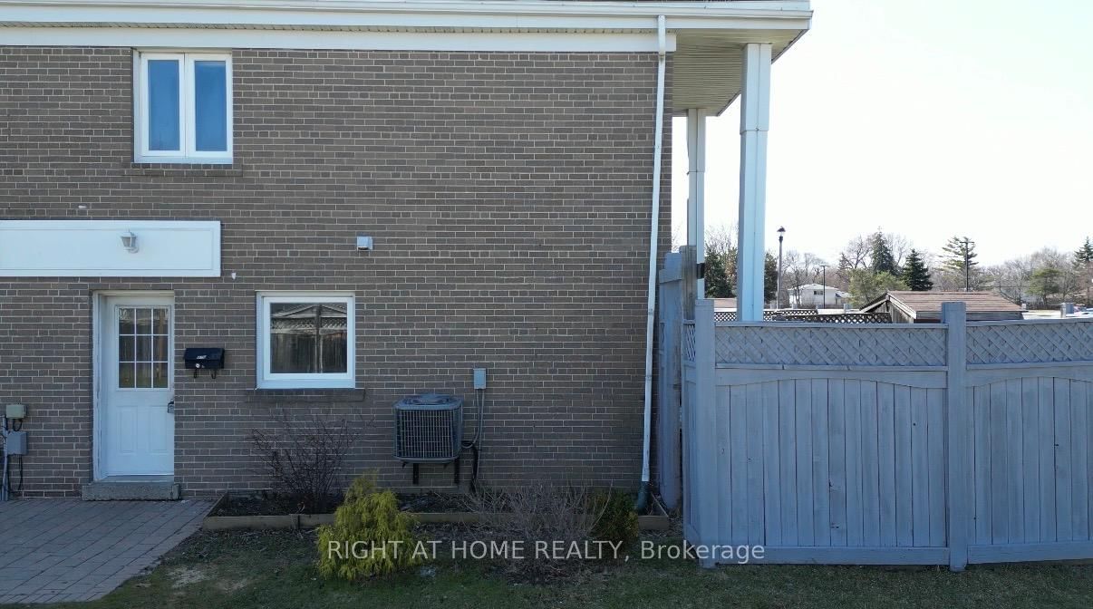Townhouse for sale at 270 Town House Crescent, Brampton, Ontario, L6W 3C7 - Brampton East - MLS: W12968392