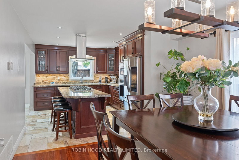 22 Strangway Crt, Brampton, L6Z 4L4 | Image 3