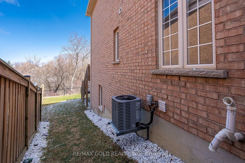 113 Rockgarden Tr, Brampton — 35