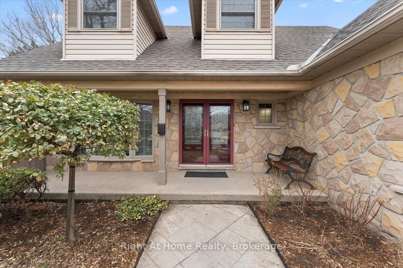 437 Shoreacres Rd, Burlington, L7L 5N2 | Image 3