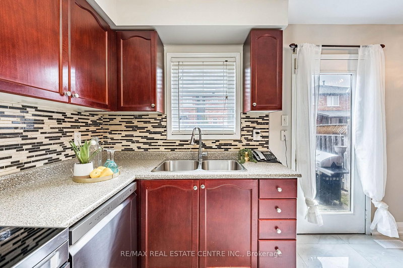 22 Tanasi Rd, Brampton — 12