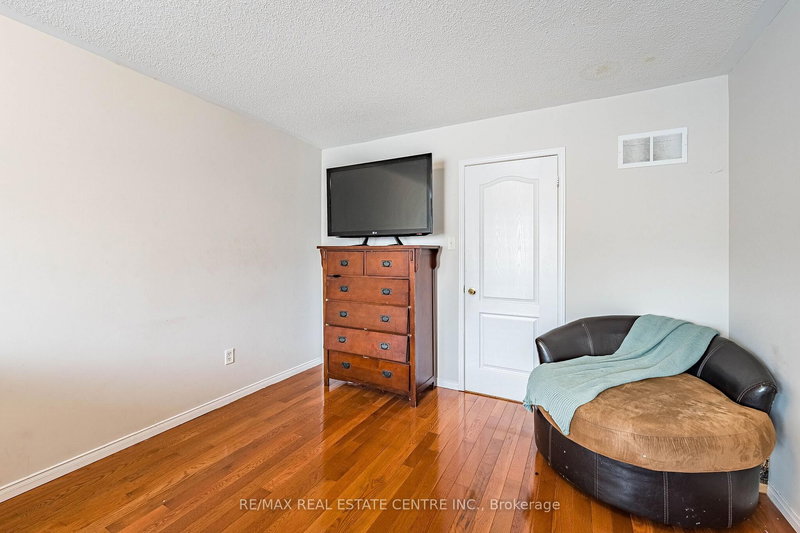 22 Tanasi Rd, Brampton — 16