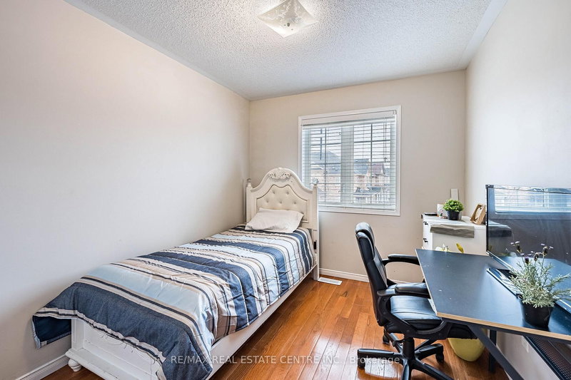 22 Tanasi Rd, Brampton — 22