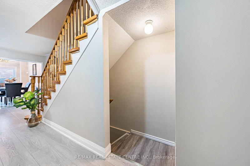 22 Tanasi Rd, Brampton — 27