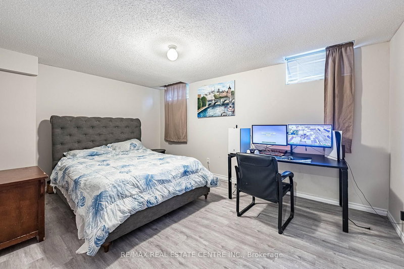 22 Tanasi Rd, Brampton — 28