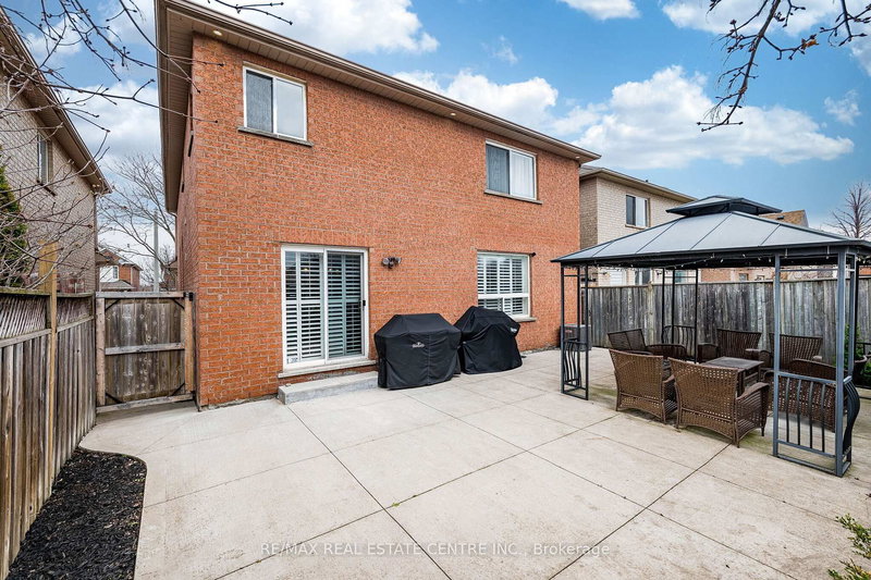 43 Briarcroft Rd, Brampton — 43