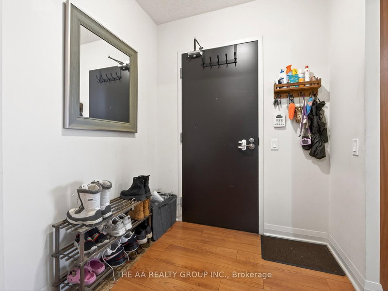 2111 - 5 Valhalla Inn Rd, Toronto, M9B 0B1 | Image 2